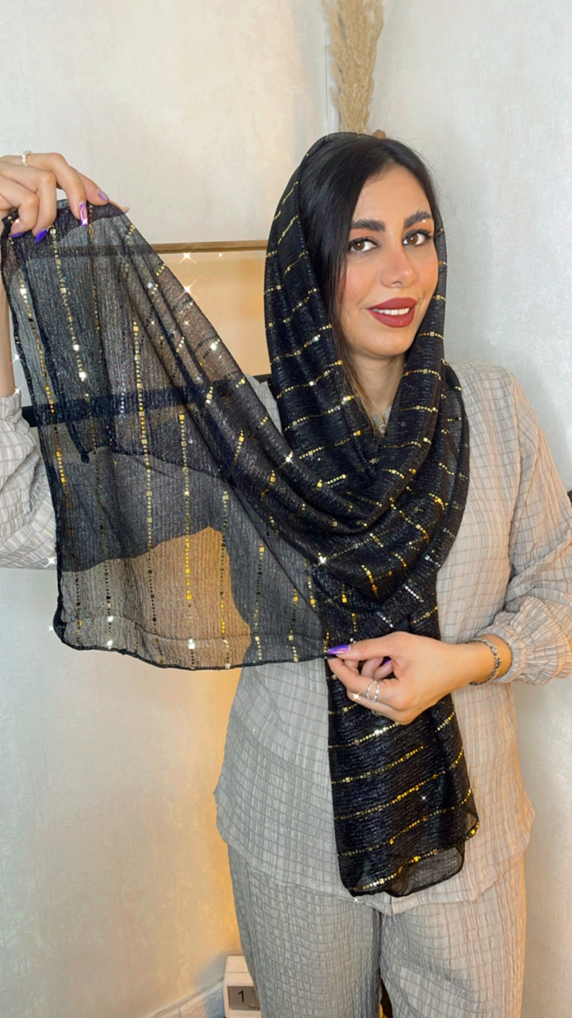 خرید شال جلوه دار زنانه سبک با ایستایی عالی