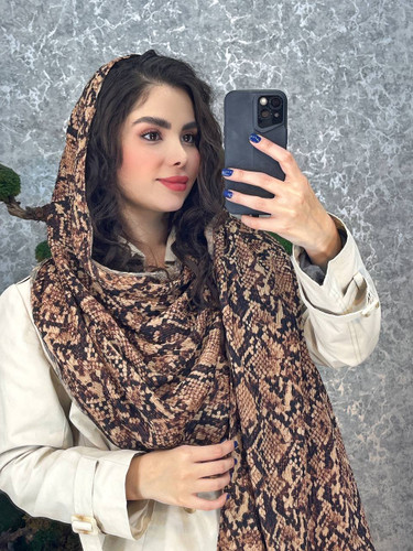 خرید شال برشکا طرح دار رنگ موکا