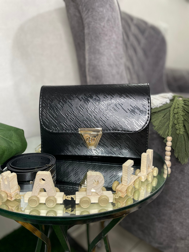 خرید انلاین و اقتصادی و جادار کیف مجلسی زنانه